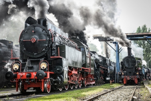 Pociąg retro na Kolejowym Szlaku Papieskim z Krakowa do Wadowic