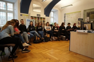 Studenci krakowskiej AWF na zajęciach  w wadowickiej Informacji Turystyczej - zdjęcie4
