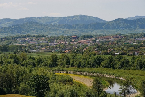 7.  Trasa piesza z Wadowic na Łysą Górę i z powrotem