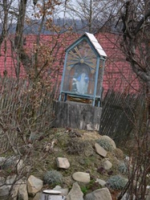 Kapliczka skrzynkowa Matka Boża z Lourdes