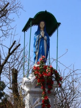 Centrum kapliczka Matki Bożej Różańcowej 1908 r.