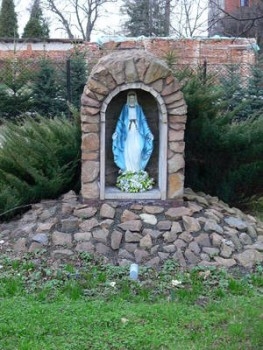 Ul. Karmelicka kapliczka grota Matki Bożej z Lourdes
