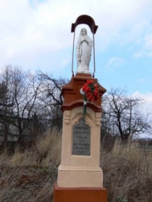 Kapliczka słupowa Matki Bożej Różańcowej 1920 r.