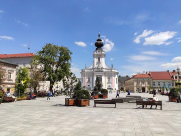 Changes of tourist institutions opening hours