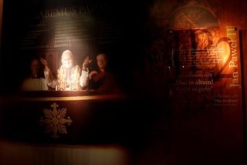 Po Muzeum papieskim będą oprowadzać święci
