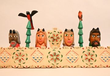 Kolorowy świat rzeźby i obrazów Jana Bednarza