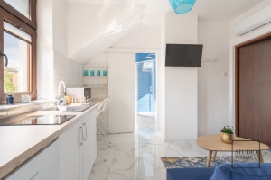 Apartament błękitny - salon z kuchnią